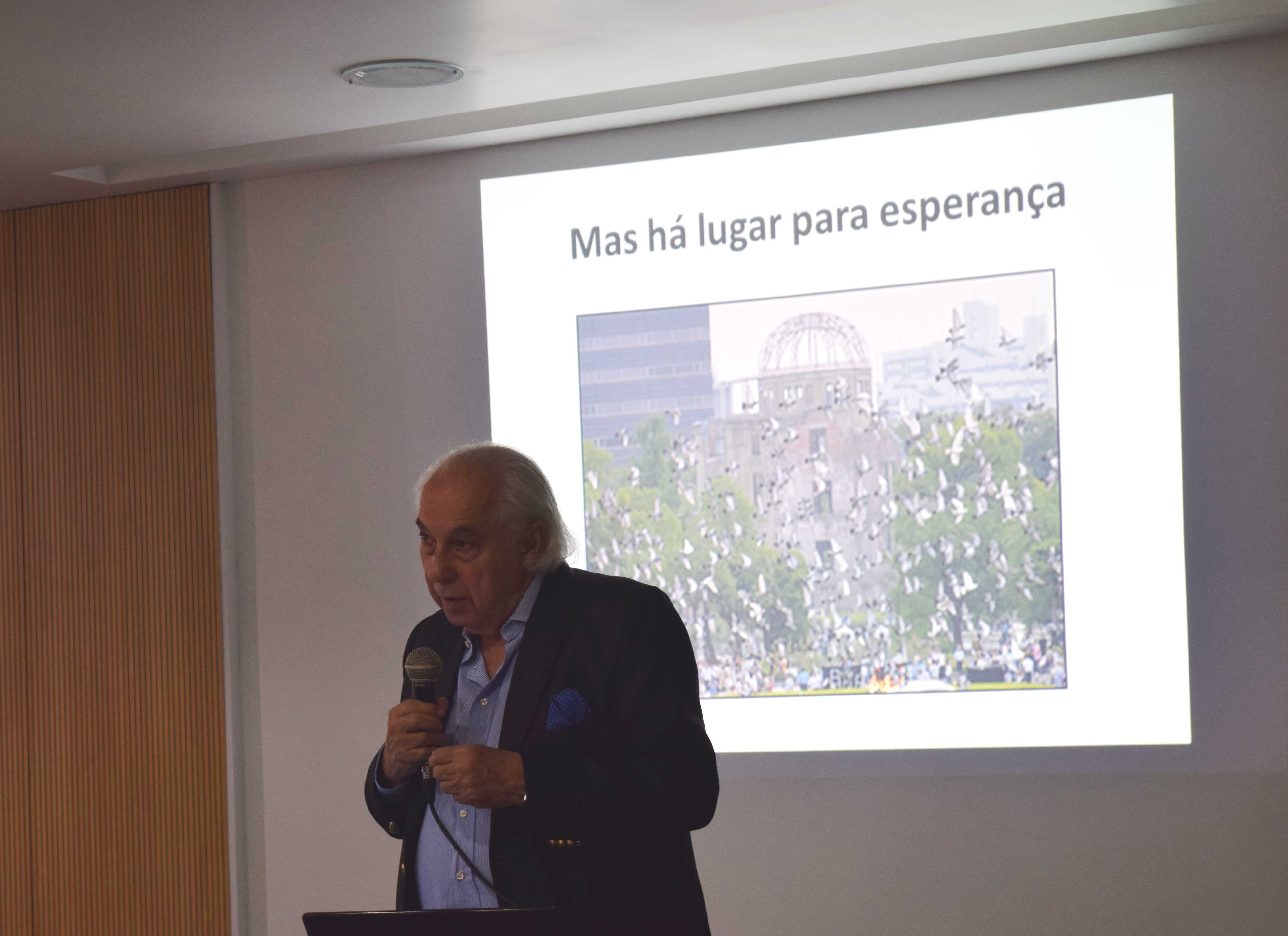 Embaixador Sérgio de Queiroz Duarte apresenta panorama mundial sobre