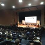 Foto vertical de evento América do Sul na Era Nuclear com plateia presencial no Centro de Convenções
