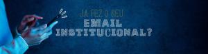 Banner azul com foto de pessoa mexendo no celular e texto: Já fez seu e-mail institucional