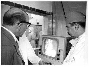 Cirurgia com uso de TV no Hospital