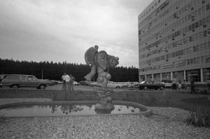 Inauguração e Homenagem de despedida – Estátua e Placa em frente a Reitoria ao Reitor Hélios Homero Bernardi e Esposa Angelina Almeida Bernardi