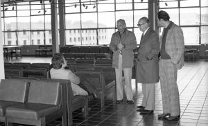 Visita do reitor Armando Vallandro ao Restaurante Universitário