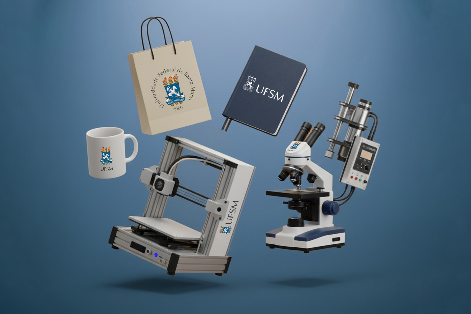 Ilustração colorida, com fundo azul, com um caneca, uma sacola, um caderno e um microscópio, todos com a marca da UFSM