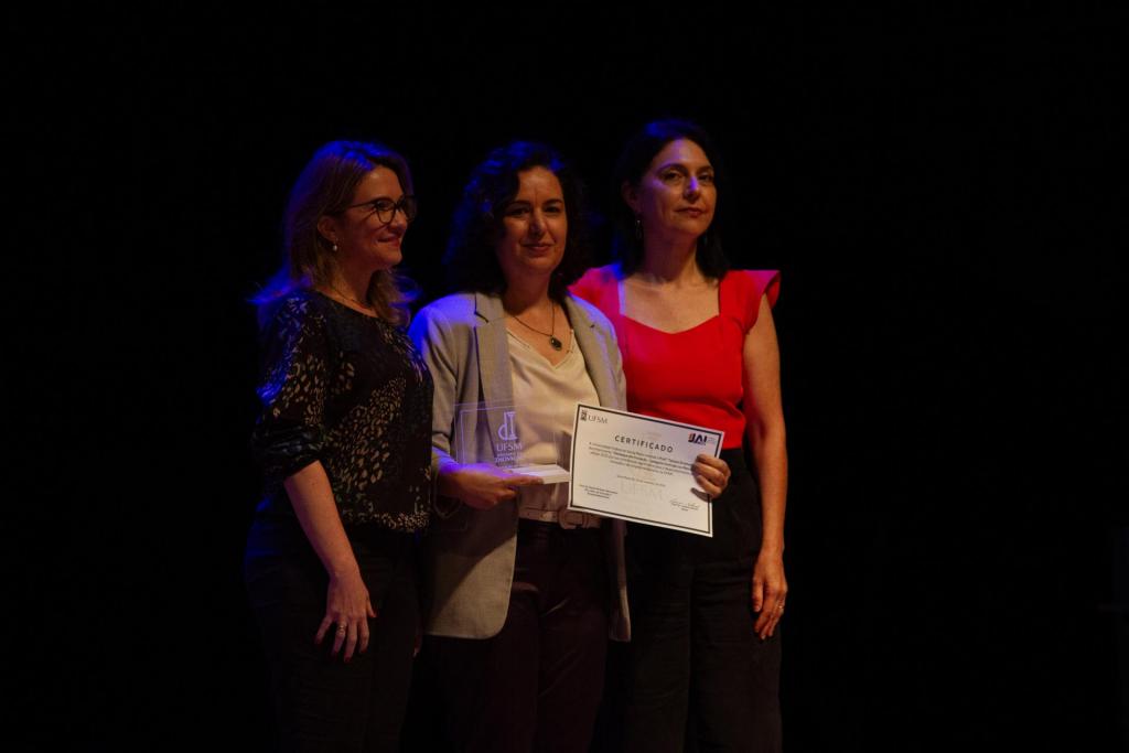 Foto colorida horizontal da professora Tatiana Emanuelli e Leila Piccoli