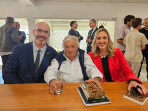 Luciano Schuch, Pepe Mujica e Isabela Andrade (UFPEL)
