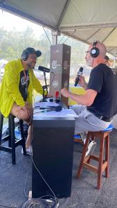 foto de Luciano Schuch em entrevista a radio Atlântida durante o vestibular 2025