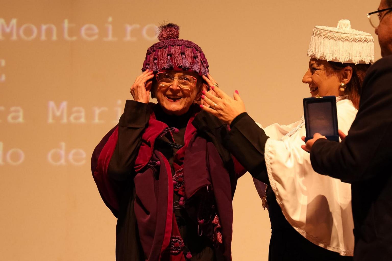 Professora Selma Garrido Pimenta recebe o título de Doutora Honoris Causa (Foto: Jessica Mocellin)