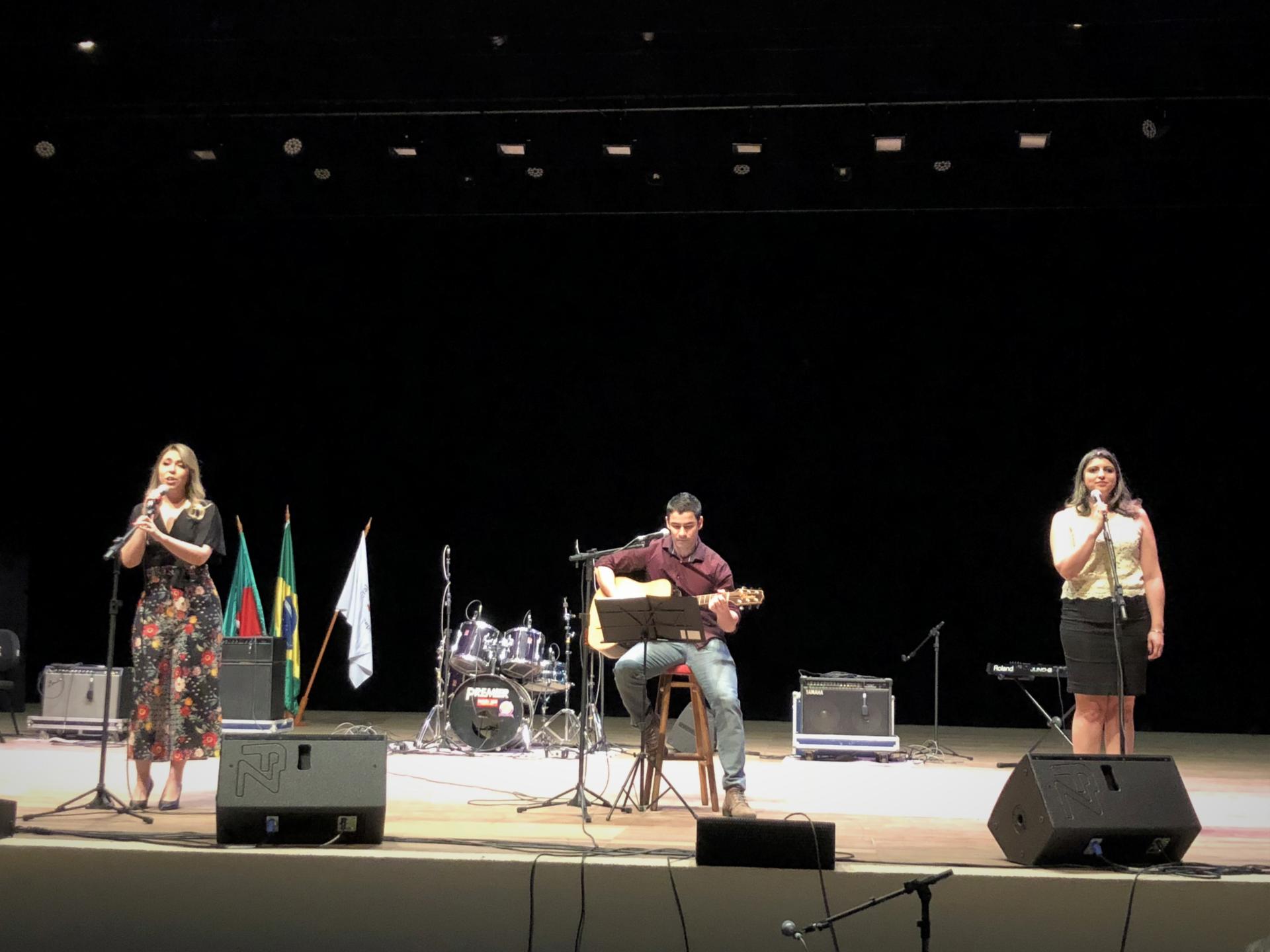 Nisiael de Oliveira Kaufman e Franciele de Lima Machado