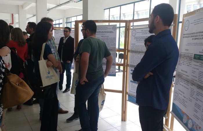 700x450-crop-90-images_2017_fotos_evento_exposicao_banners_13-2