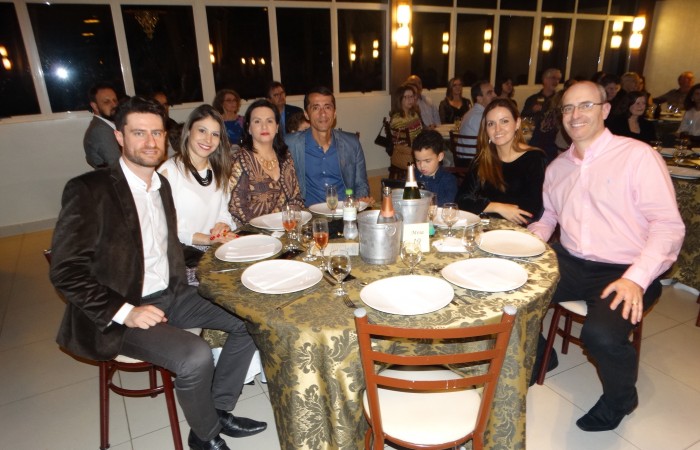 700x450-crop-90-images_2017_fotos_evento_jantar_baile_dsc08265