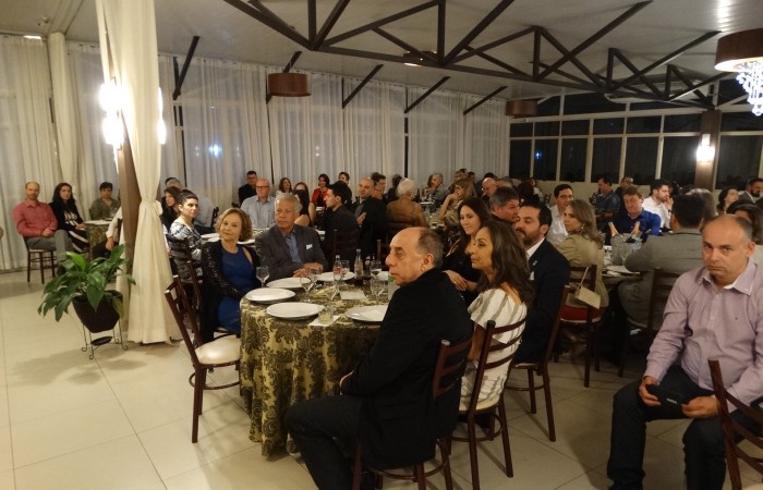 700x450-crop-90-images_2017_fotos_evento_jantar_baile_dsc08309