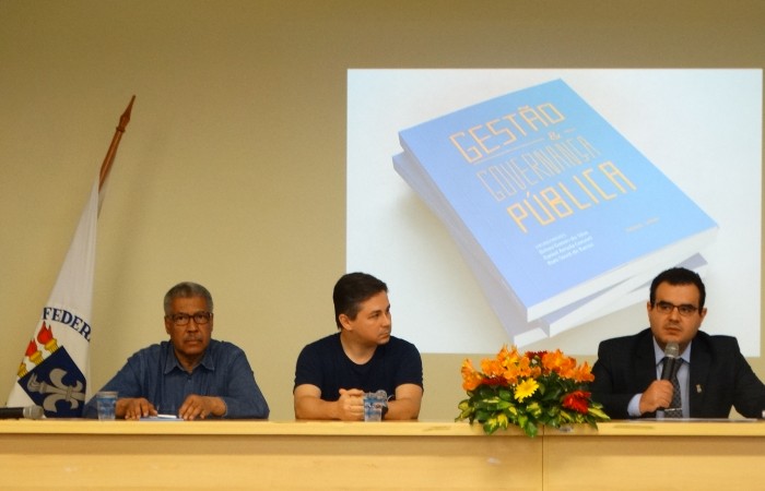 700x450-crop-90-images_2017_fotos_evento_lancamento_livro_dsc08794