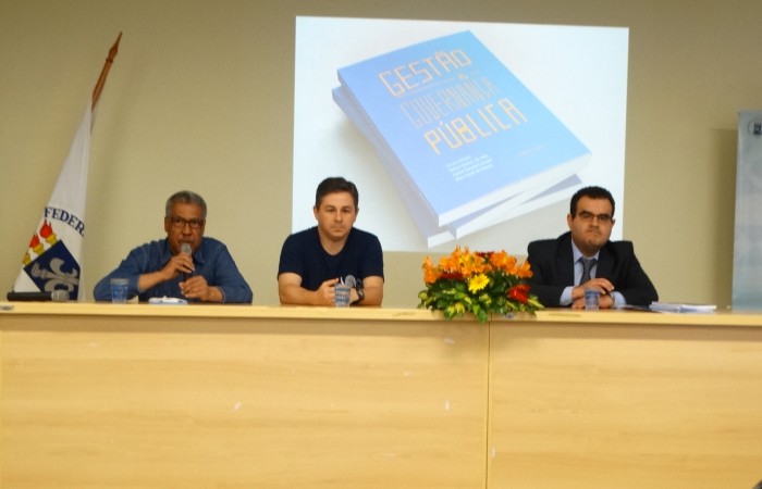 700x450-crop-90-images_2017_fotos_evento_lancamento_livro_dsc08795