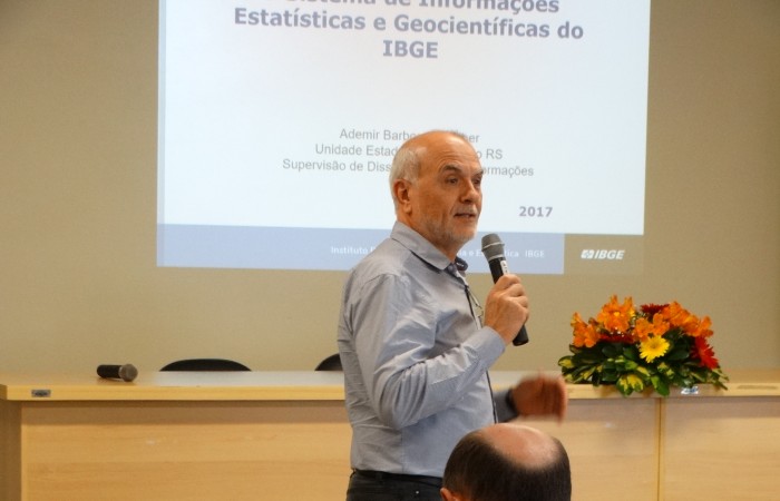 700x450-crop-90-images_2017_fotos_evento_minicurso_ibge_dsc08583