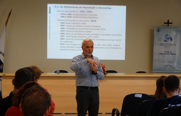 700x450-crop-90-images_2017_fotos_evento_minicurso_ibge_dsc08600