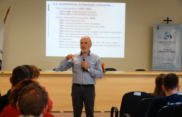 700x450-crop-90-images_2017_fotos_evento_minicurso_ibge_dsc08601