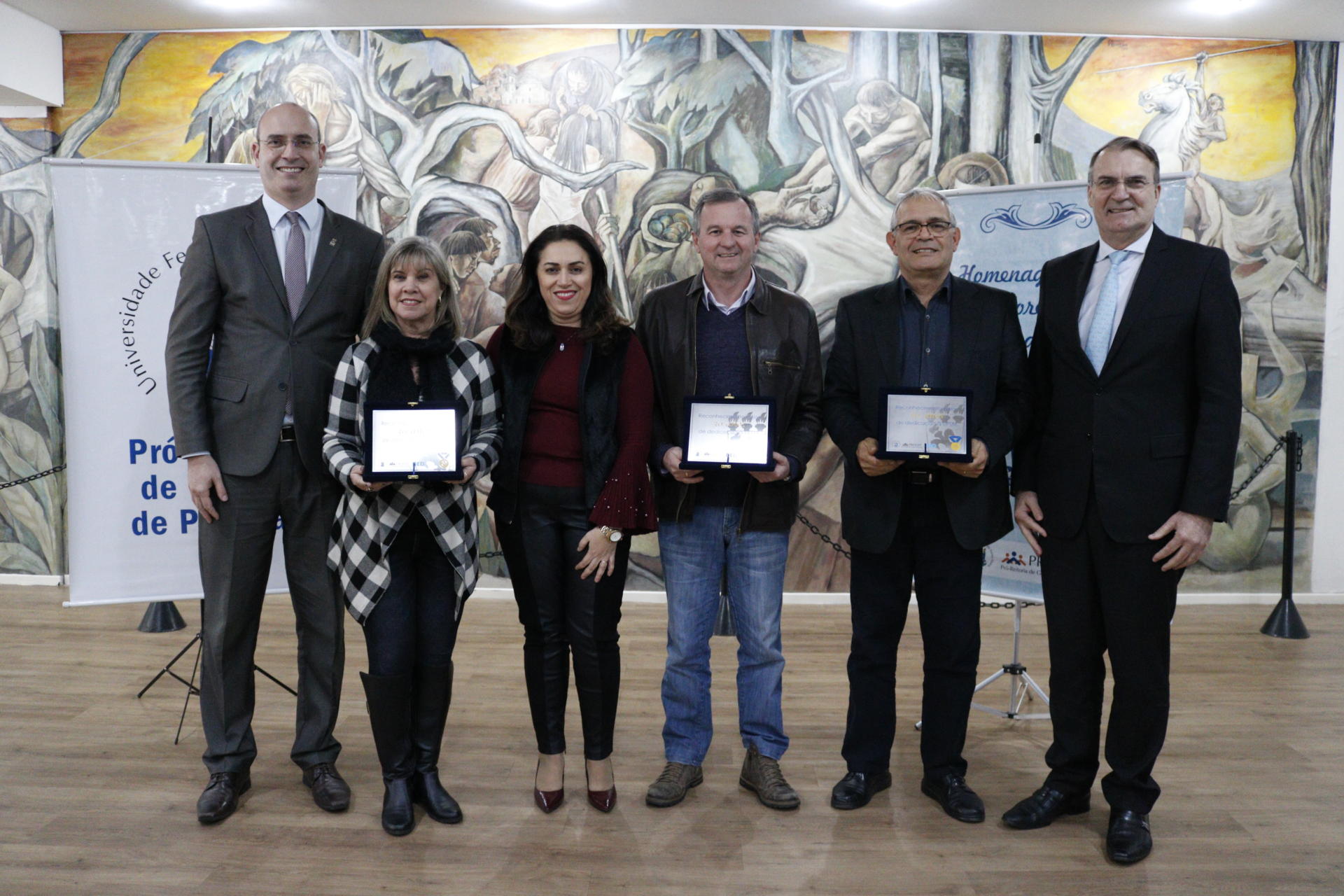 20, 30 e 40 anos (18)