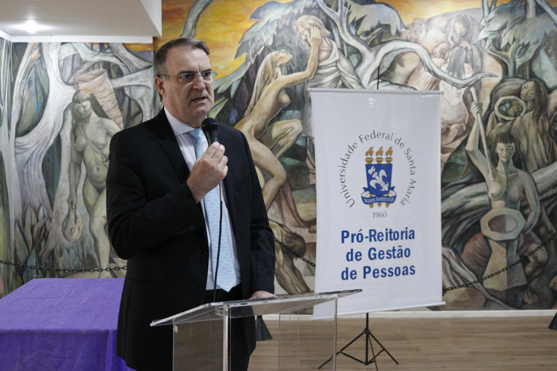 20, 30 e 40 anos (35)