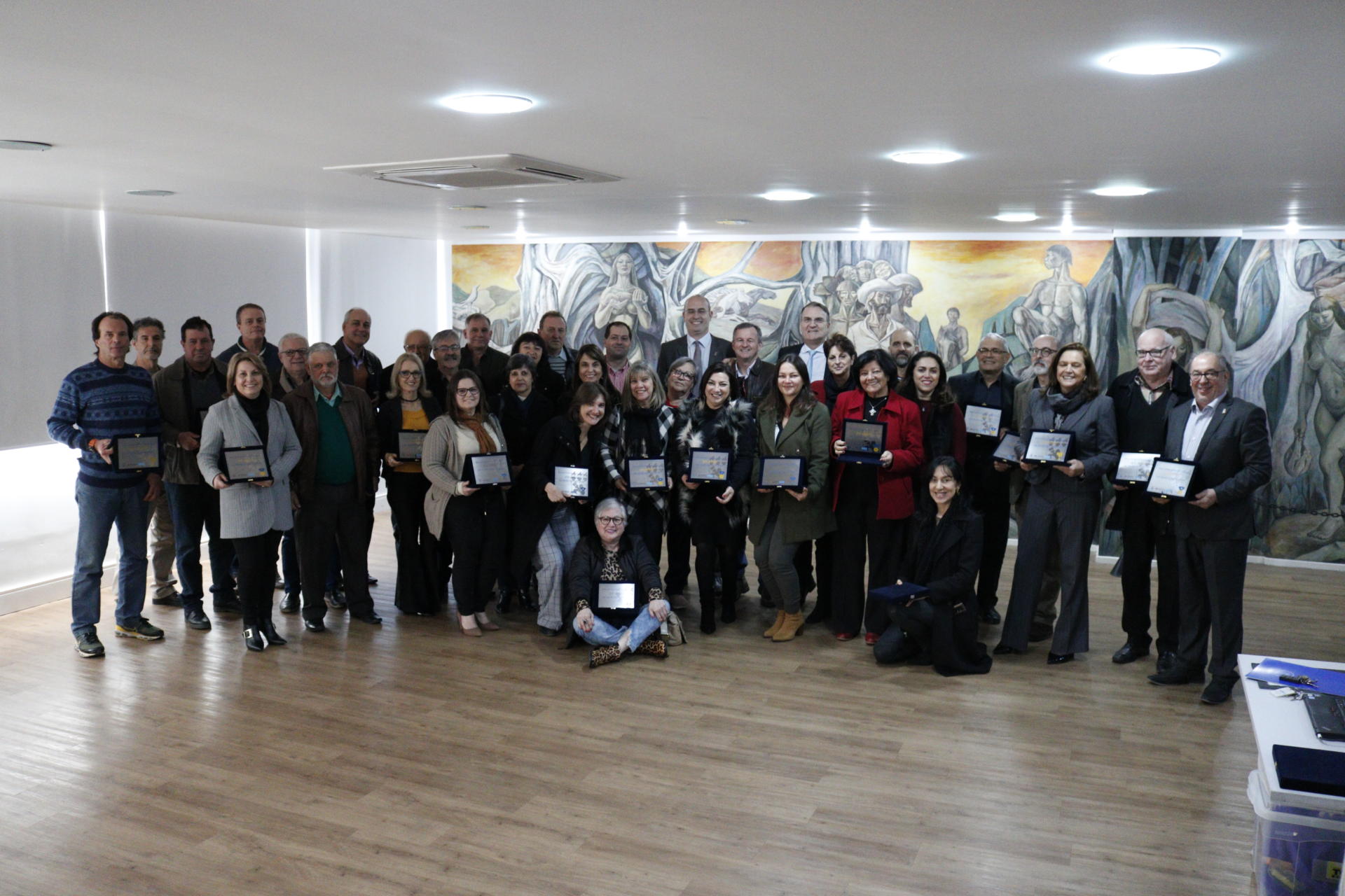 20, 30 e 40 anos (38)