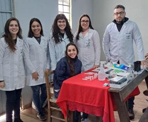 Foto colorida de equipe de enfermagem na comunidade do Rincão dos Martimianos