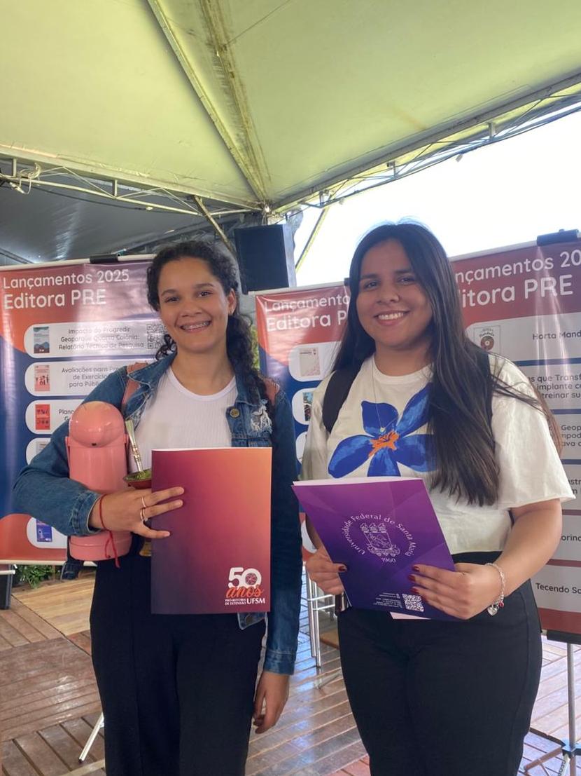 Maria Eduarda (18) e Milena Nascimento (17), estudantes de ensino médio de Lavras do Sul.