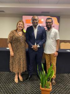 Foto da professora Martha Adaime com o professor Anderson dos Santos no 1 Fórum de Ações Afirmativas