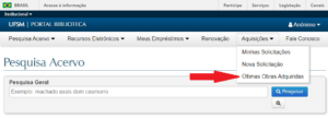 Captura de tela do Portal Biblioteca, com o relatório "Últimas obras adquiridas" indicado com uma seta vermelha dentro do menu "Aquisições."