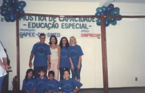 700x450-crop-90-images_alunos_surdos_1998_001