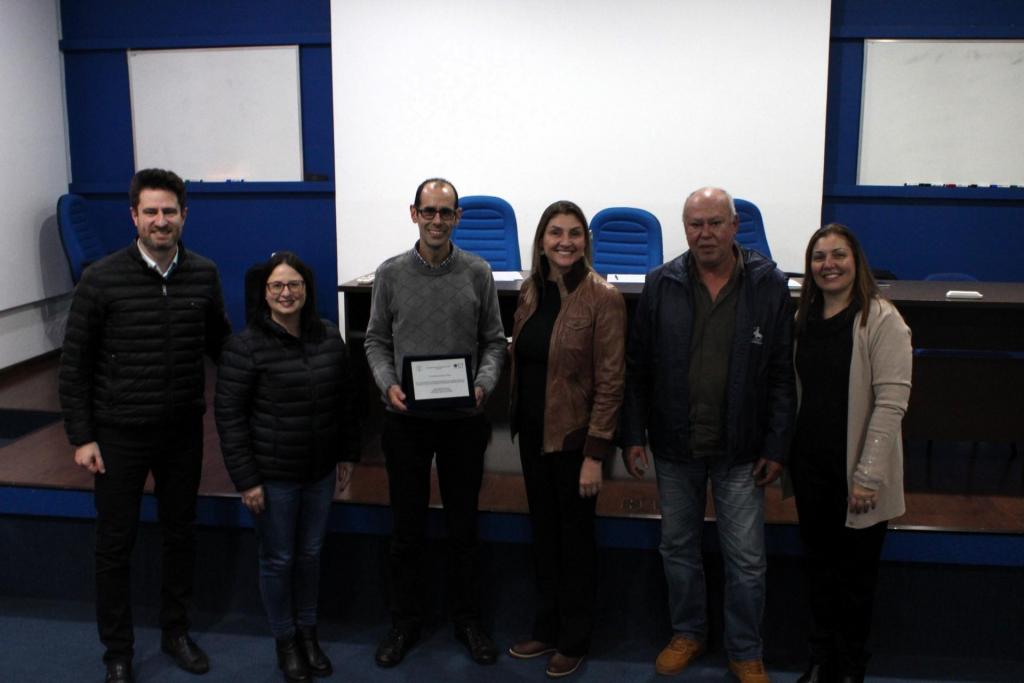 Prof. Alejandro (ao centro) com Comissão de Extensão e Direção do CT