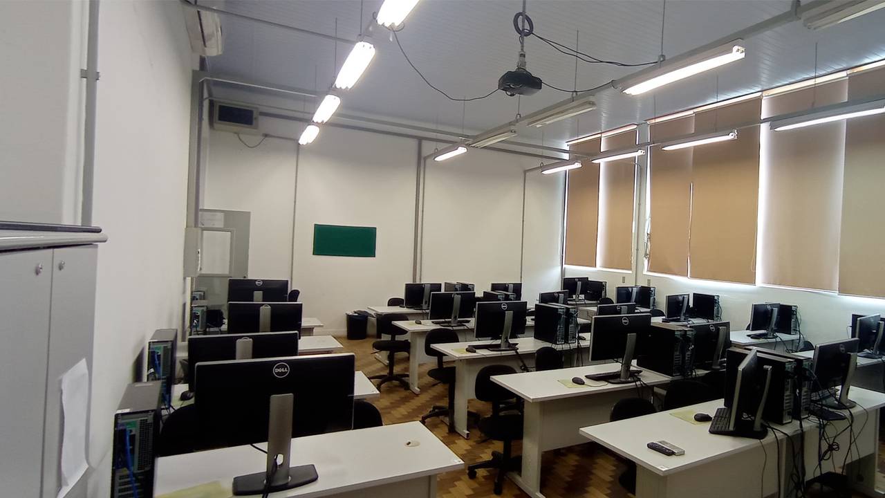 301 | 22 computadores, 30 cadeiras | Windows