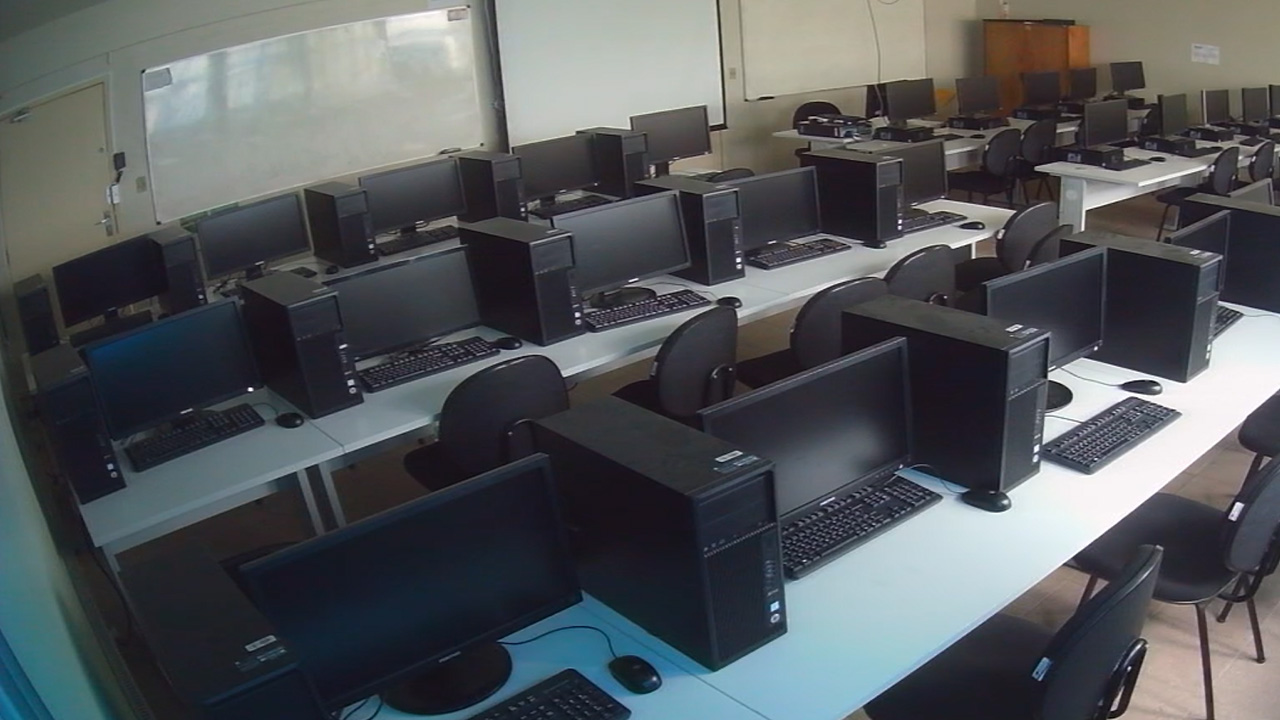 431 | 30 computadores, 35 cadeiras | Windows 11 / Ubuntu 24