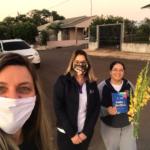 Phenoglad e CSA entregam flores em homenagem ao dia das mães