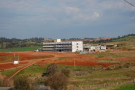 foto panorâmica dos prédios do CESNORS da UFSM ainda em fase de finalização.