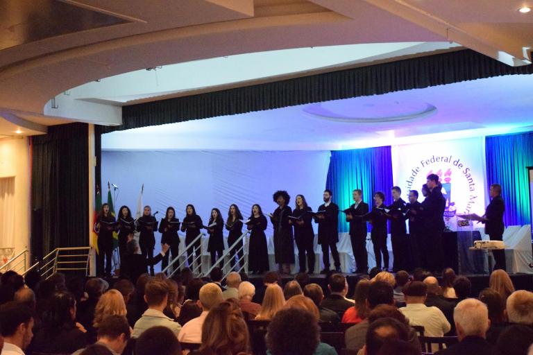 Coral e Coro de Câmara da UFSMSM participam da Colação de Grau Integrada dos Cursos de Graduação do Campus da UFSMFW (4)
