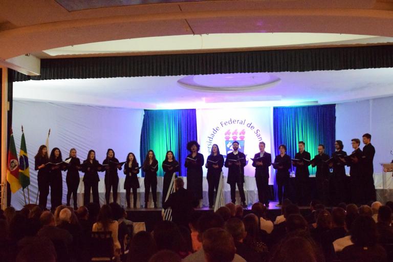 Coral e Coro de Câmara da UFSMSM participam da Colação de Grau Integrada dos Cursos de Graduação do Campus da UFSMFW