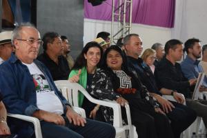 Professora de Licenciatura Intercultural Indígena e a ministra dos povos indígenas, Sônia Guajajara. Crédito: Pet Educom Clima