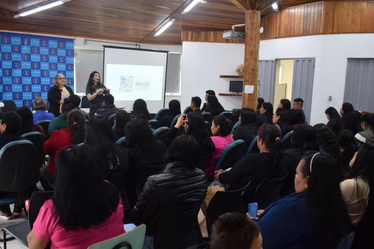 Abertura do evento com fala das professoras Eliane e Aline