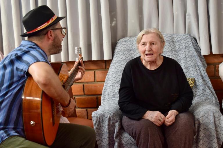 Música no Lar de Idosos.