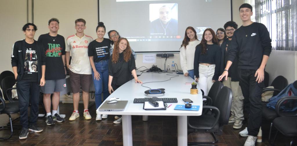 Alunos do curso de jornalismo encontram com sindicalista