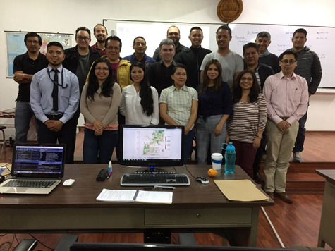 Professor Manoel de Araújo Sousa Jr. Curso sobre a prática recomendada de seca em Equador.