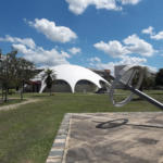 Foto do Planetário e do Relógio Solar da Universidade Federal de Santa Maria (UFSM)