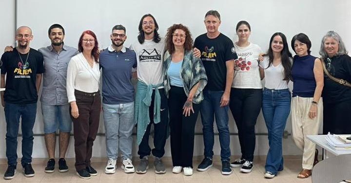 Membros do Grupo FILJEM acomapanham o colega Jonathan em sua defesa de Doutorado.