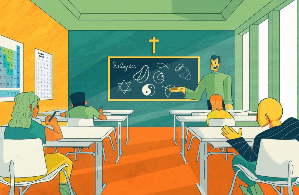 Descrição da imagem: ilustração horizontal e colorida de uma sala de aula vista dos fundos. No centro ao fundo da imagem, quadro verde escuro com símbolos de várias religiões desenhados com giz branco. Ao lado, um homem alto de pele branca aponta para o quadro. Ele tem cabelos escuros e veste camiseta de manga comprida na cor verde pastel. Acima do quadro, um crucifixo amarelo. A parede é verde marinho. À frente do quadro, quatro alunos sentados junto a mesas brancas. Eles estão de costas e olham para a frente. São dois meninos e duas meninas. A parede do lado esquerdo é amarela mostarda e tem cartazes com a tabela periódica e uma lista. No lado direito, há janelas grandes e verticais. O chão da sala é laranja.