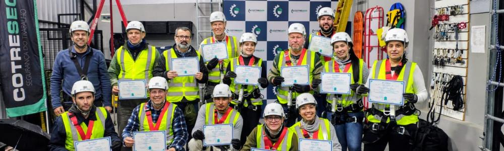 No dia 28/06/2025, a turma 335 do curso técnico em segurança do trabalho do CTISM realizou o curso básico de treinamento para trabalho em altura (teórico e prático), no centro de treinamento da empresa COTRESEG - Segurança do trabalho, ministrado por instrutor e profissional habilitado, responsáveis técnicos pelo treinamento.