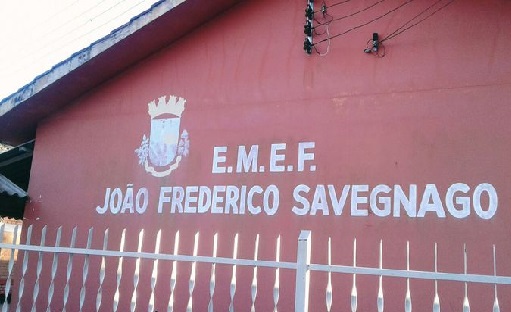 Frente da escola.