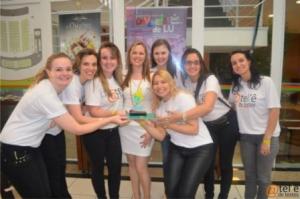 Integrantes do projeto comemorando a premiação.  Fonte: acervo Ateliê de Textos. 