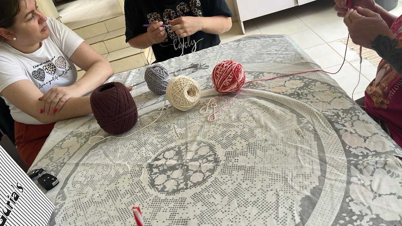 Oficina de crochê na Comunidade Terapêutica Bárbara Maix