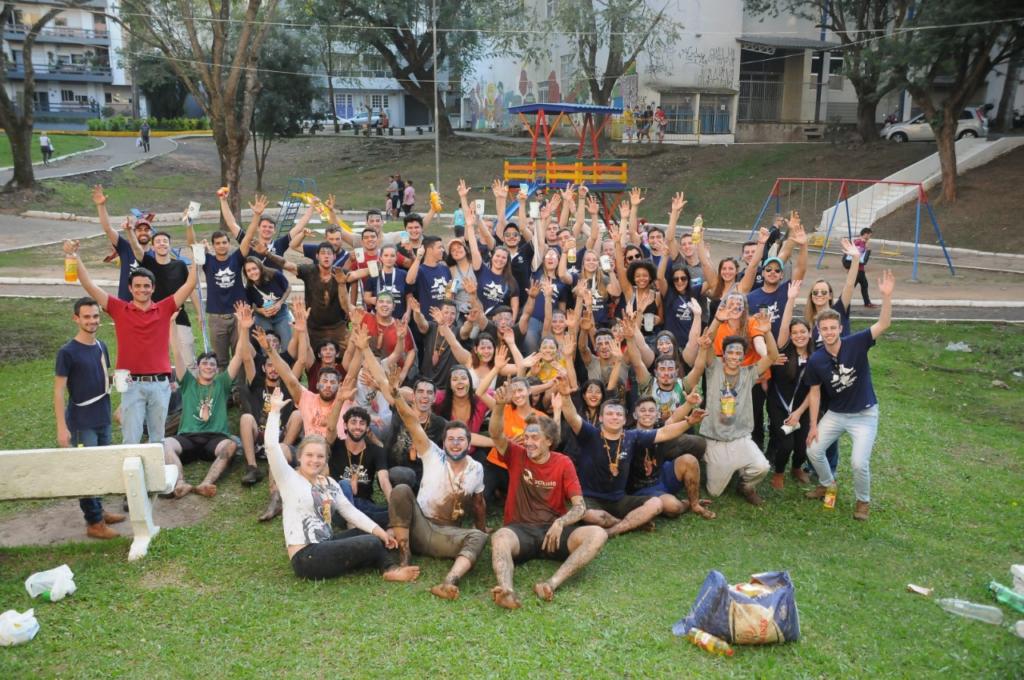 Calouros de agronomia comemoram juntos