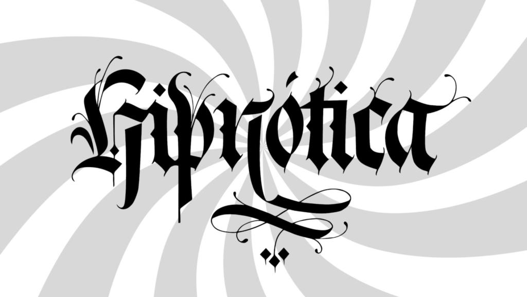 Palavra Caligrafica, no centro, escrito no estilo gótico na cor preta com fundo em listras cinzas espirais.