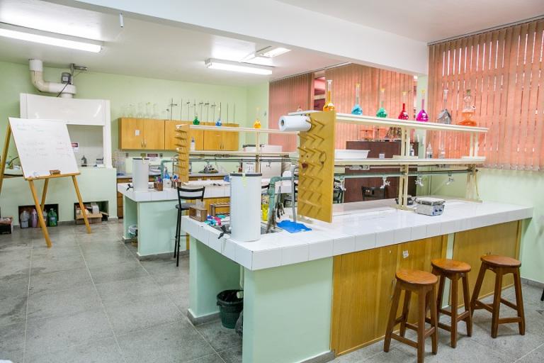 Laboratório de quimica também utilizado em aulas de mecânica